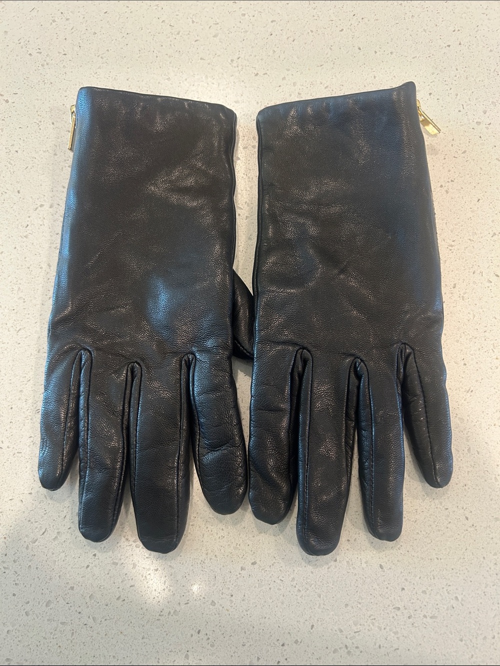 Black Leather Women’s Zip Cuff Gloves